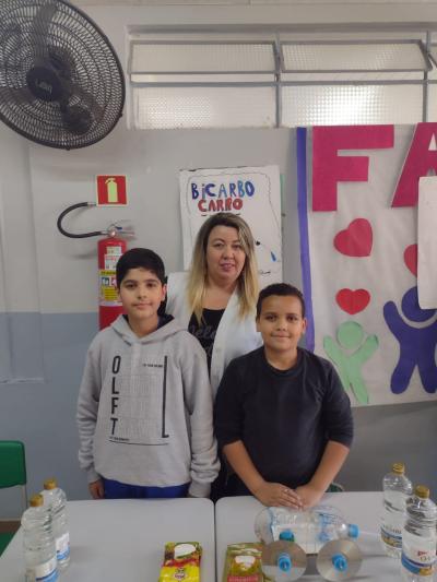 Escola LeocÃ¡dio JosÃ© Correia realizou a Feira de CiÃªncias com os Alunos do 5Âº ano